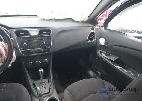 2013 Chrysler 200 Touring z USA, uszkodzony, nr VIN 1C3CCBBB6DN676898